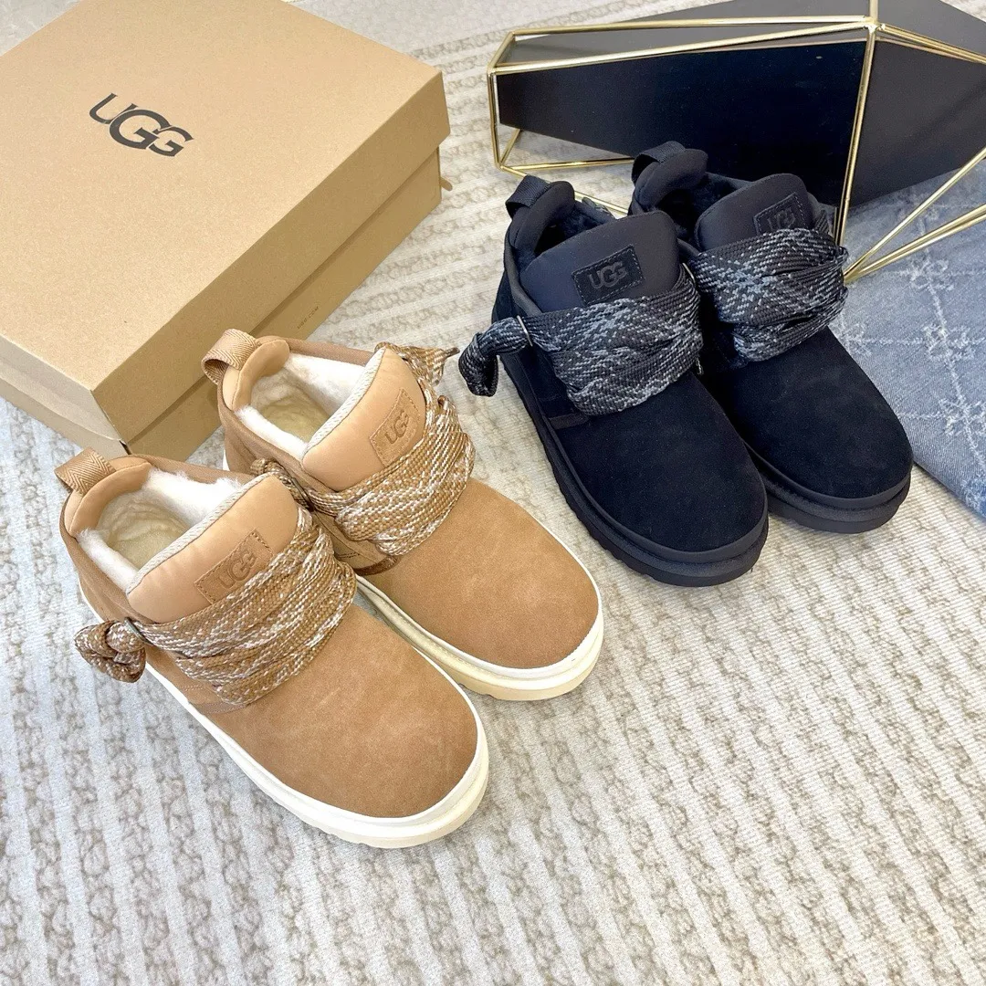 【UGG】 P: 560💰 Men's size 40 to 44 2025 new style 𝑼𝑮𝑮•Men's ◾️. Winter snow boots and fur shoes, the matching coefficient is also 100% 💥 Very good-looking ✨ Full of fashion sense, wearing it makes you look more attractive📈 1⃣️ Upper: High-quality cow suede 2⃣️Inner lining: Integrated sheepskin imported from Australia🐑The lining is made of Australian lamb wool 3️⃣Outsole: Wear-resistant, lightweight, foamed and non-slip outsole